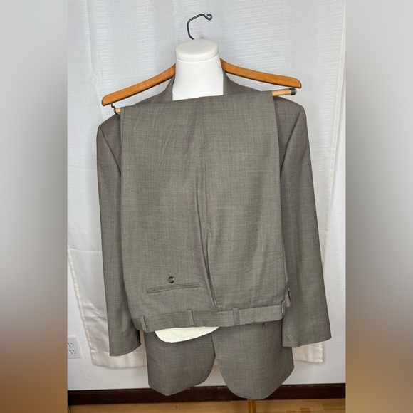 Lauren by Ralph Lauren Vintage Gray Wool Suit. - Picture 2 of 16